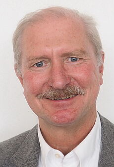 Vorsitzender Dr. Helmut Pfeffer